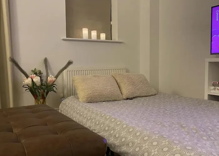 Modern Town House In Cotswolds - 3 Double Bedrooms