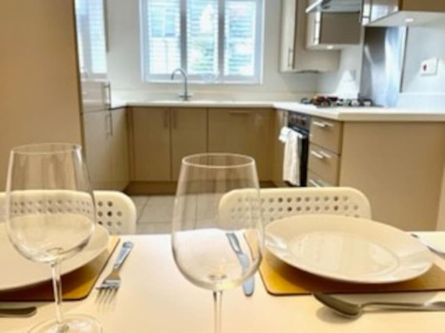 Modern Town House In Cotswolds - 3 Double Bedrooms Holiday home *