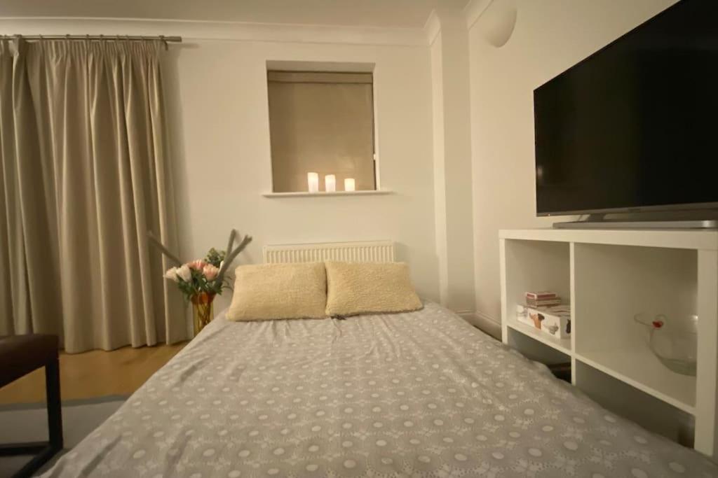Modern Town House In Cotswolds - 3 Double Bedrooms * Witney