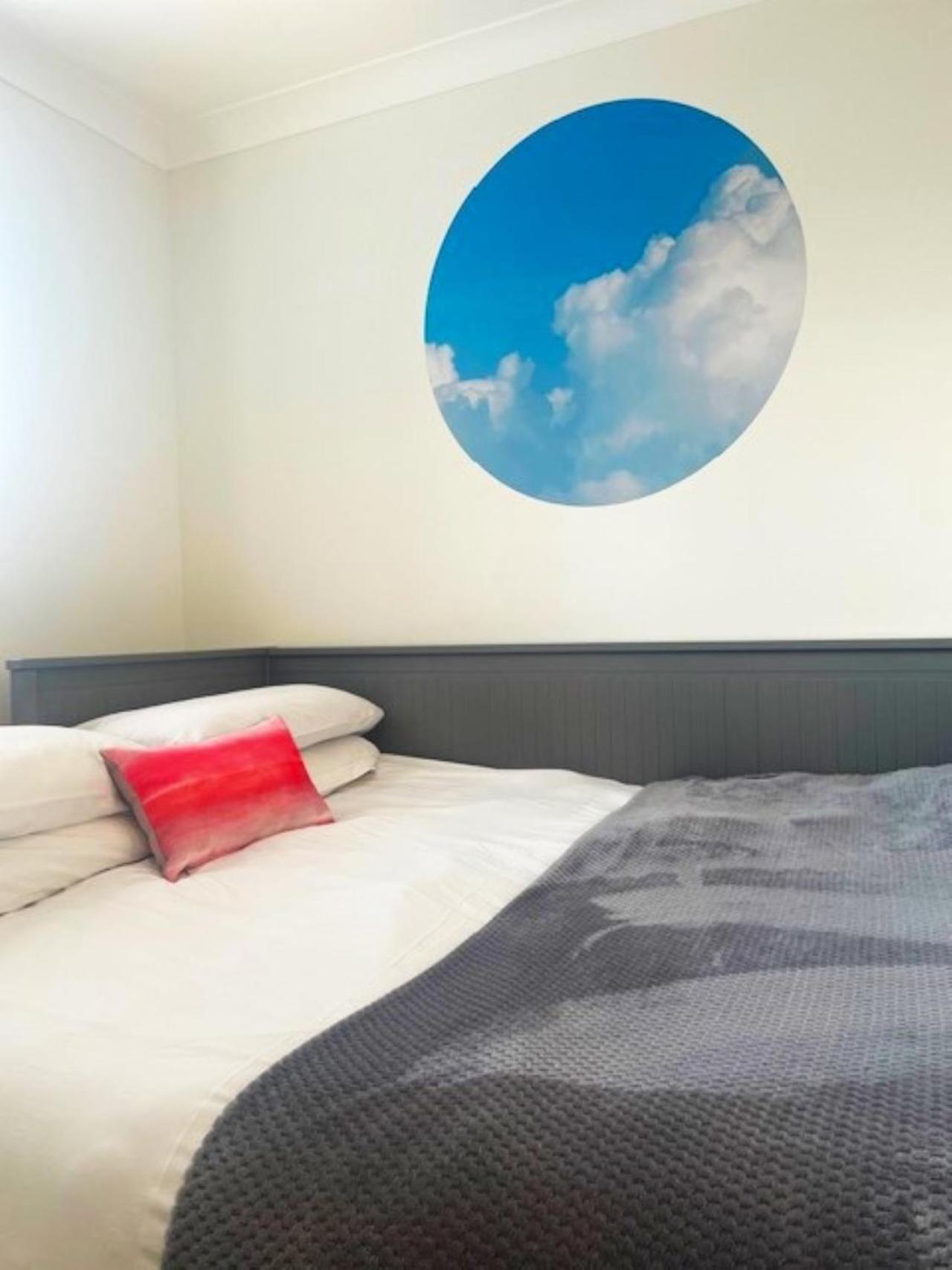 Modern Town House In Cotswolds - 3 Double Bedrooms *