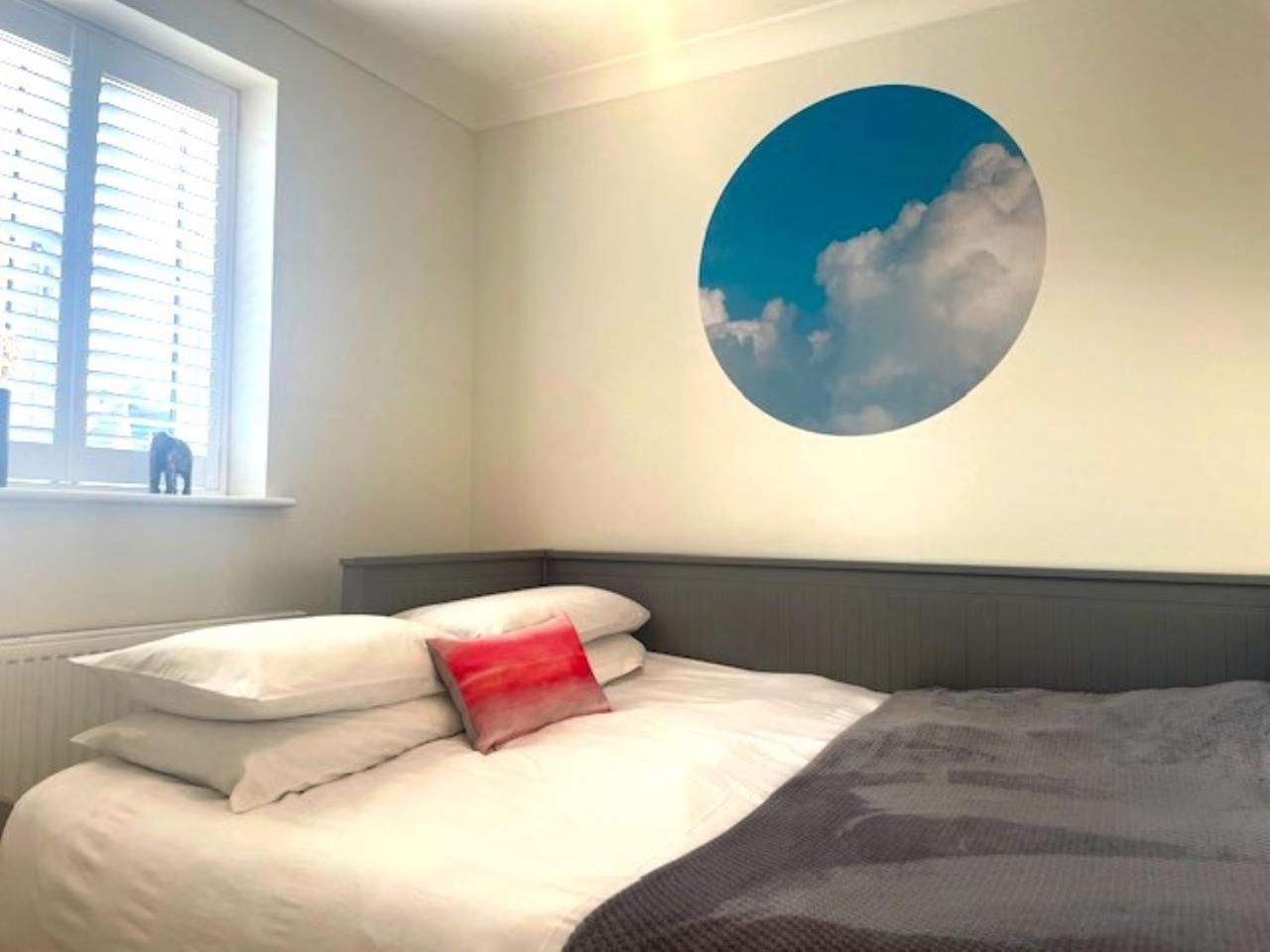 Modern Town House In Cotswolds - 3 Double Bedrooms *