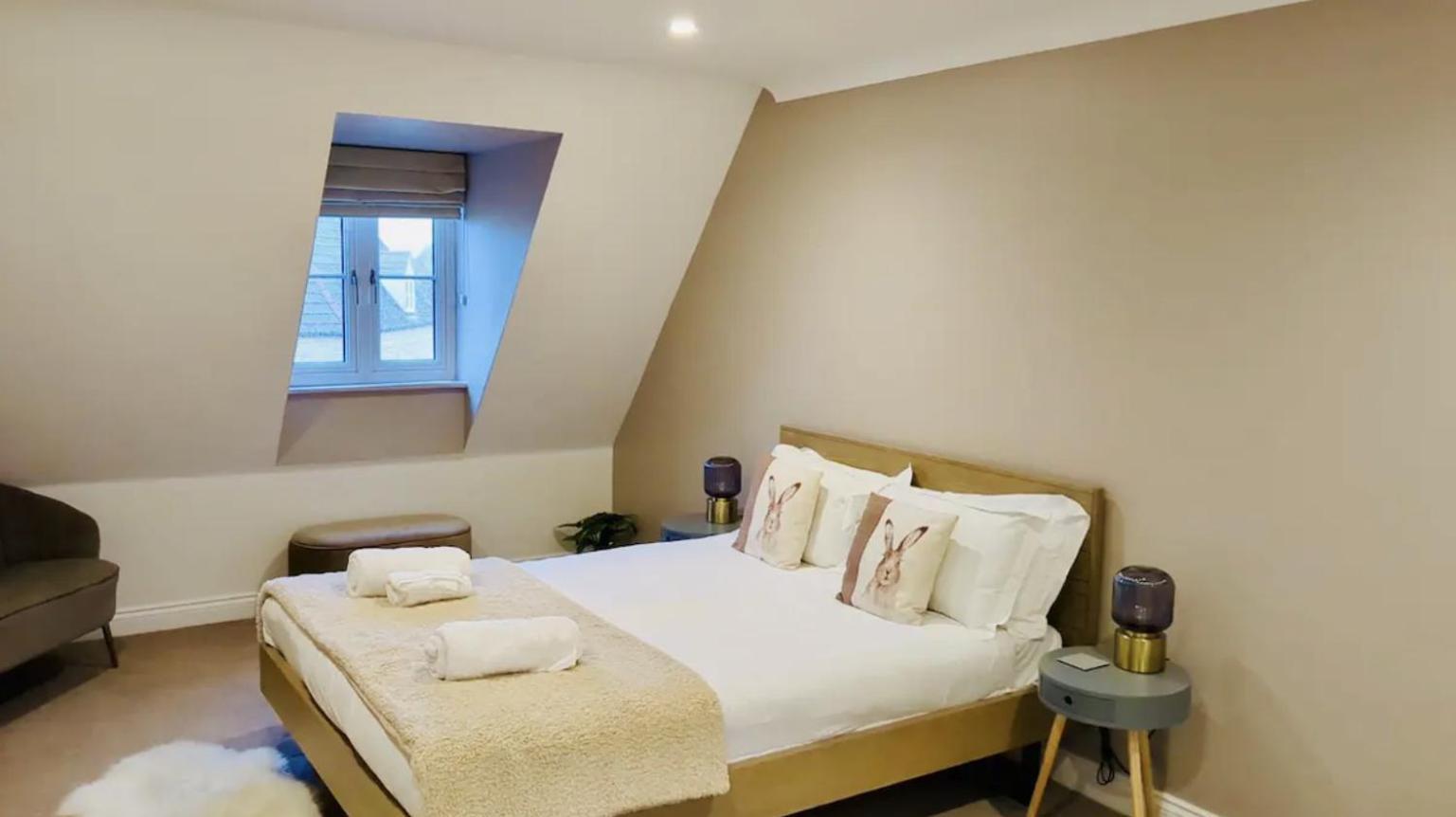 Modern Town House In Cotswolds - 3 Double Bedrooms * Witney
