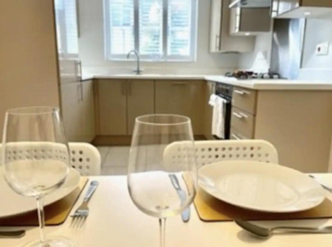 Modern Town House In Cotswolds - 3 Double Bedrooms Witney